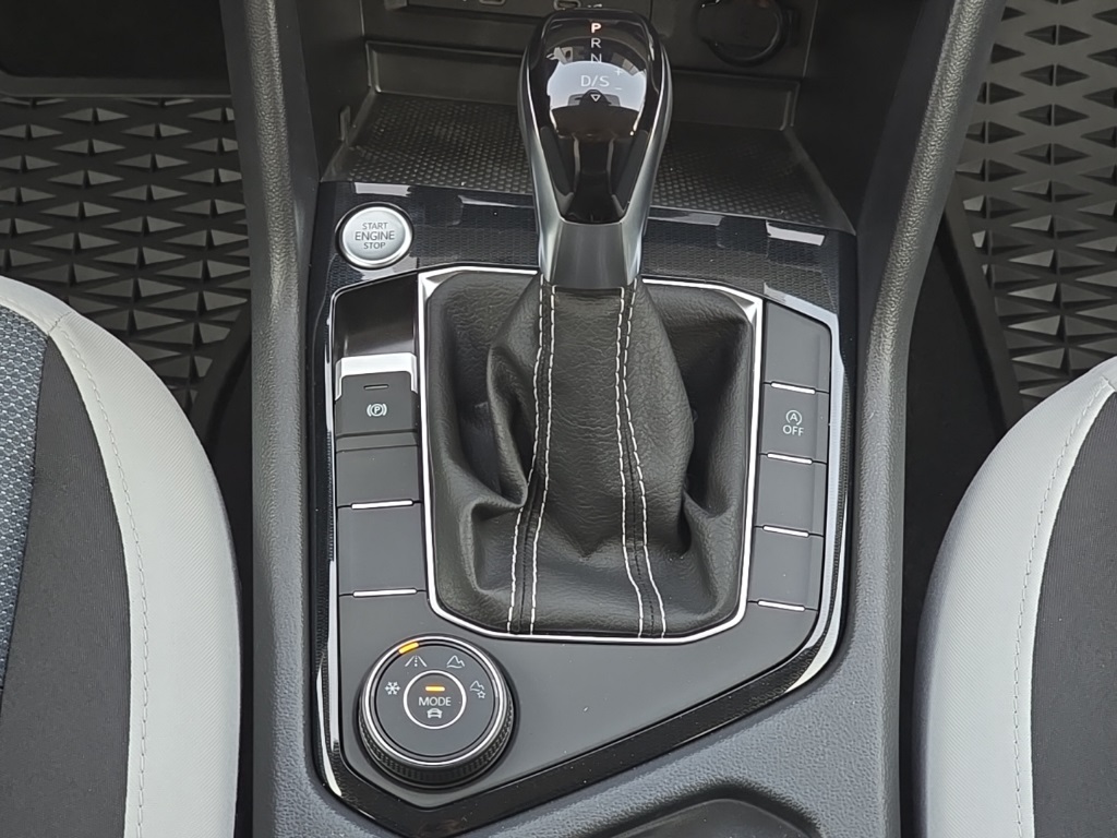 2025 Volkswagen Taos S photo 17