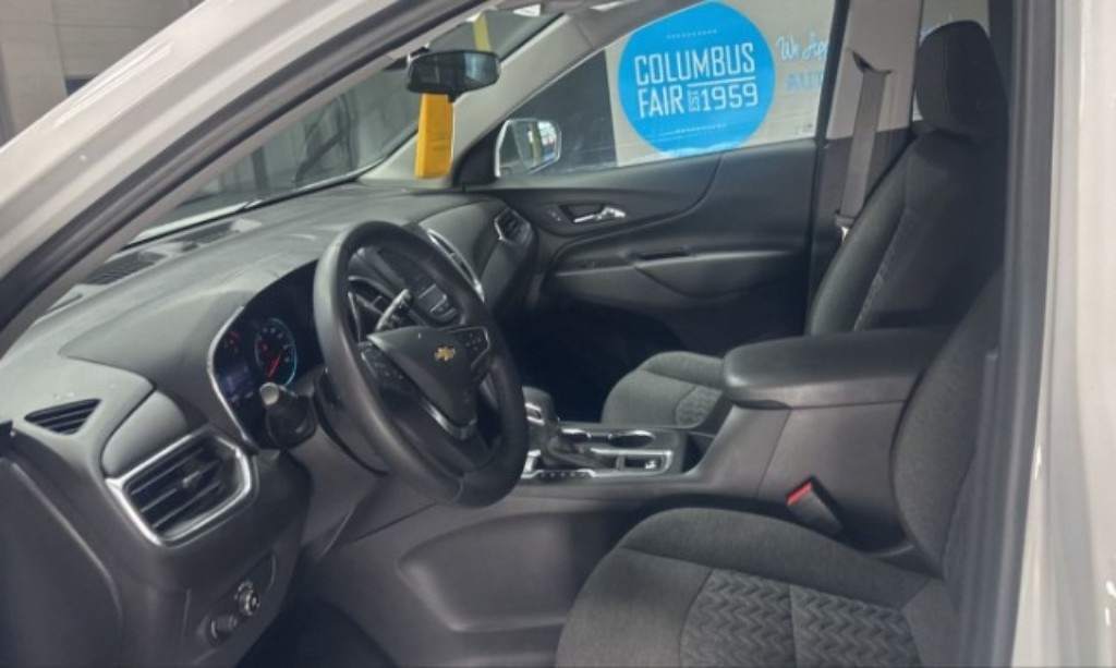 2024 Chevrolet Equinox LT photo 2