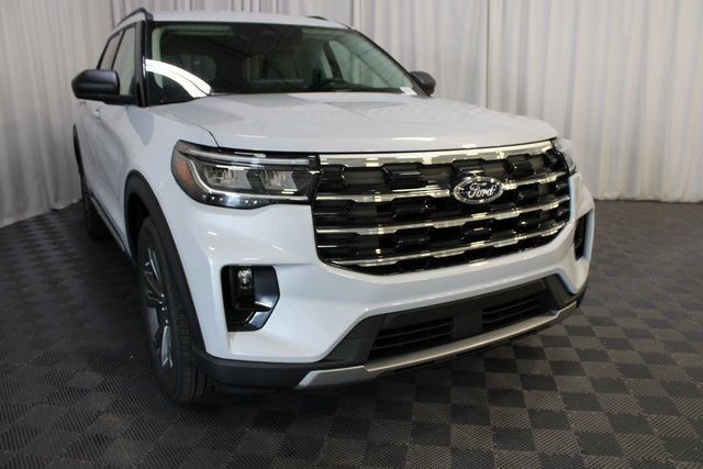 2025 Ford Explorer photo 8