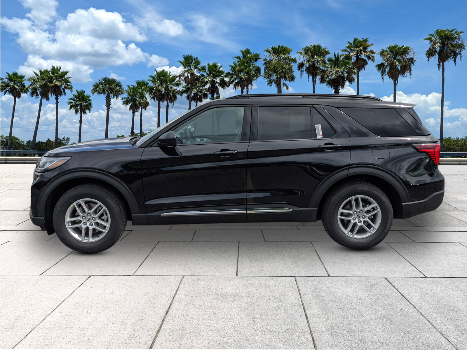 2025 Ford Explorer photo 3