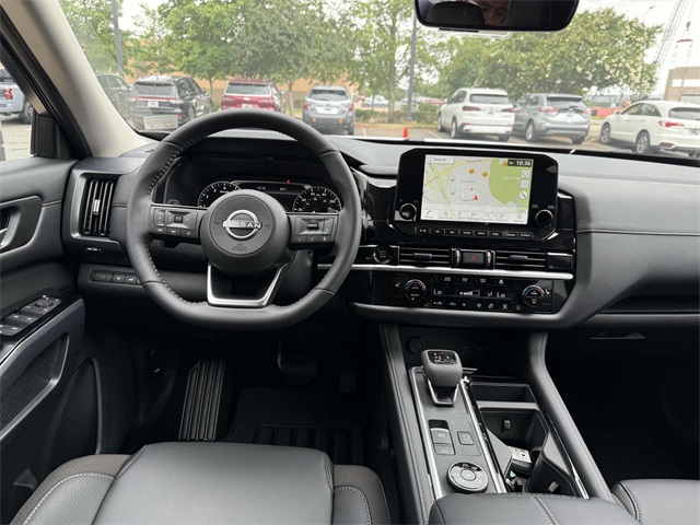 2025 Nissan Pathfinder SL photo 17