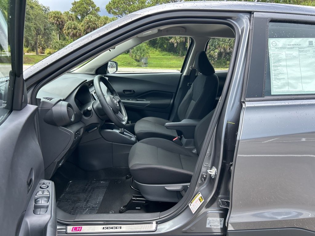 2025 Nissan Kicks Play S photo 8