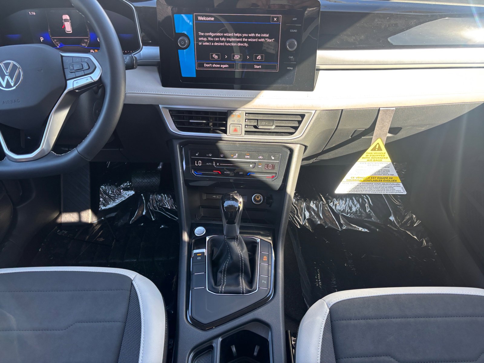 2025 Volkswagen Taos SE photo 11