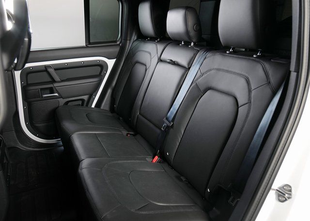 2025 Land Rover Defender 110 X-Dynamic SE photo 4