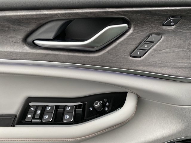 2022 Jeep Grand Cherokee Overland 4xe photo 18