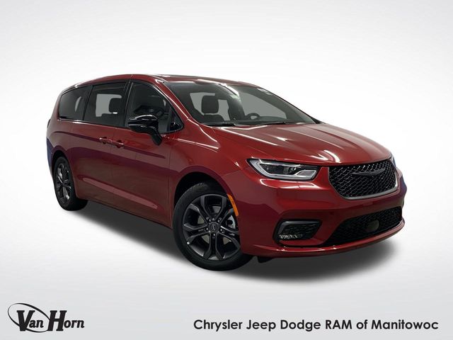 2026 Chrysler Pacifica Select's photo