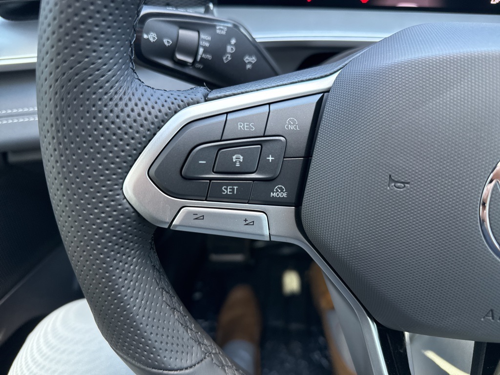 2025 Volkswagen Tiguan SE R-Line Black photo 13