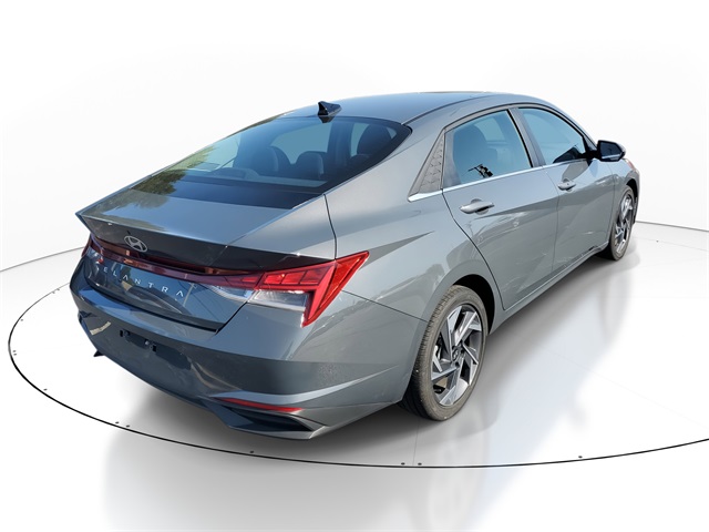 2025 Hyundai Elantra SEL Convenience photo 3