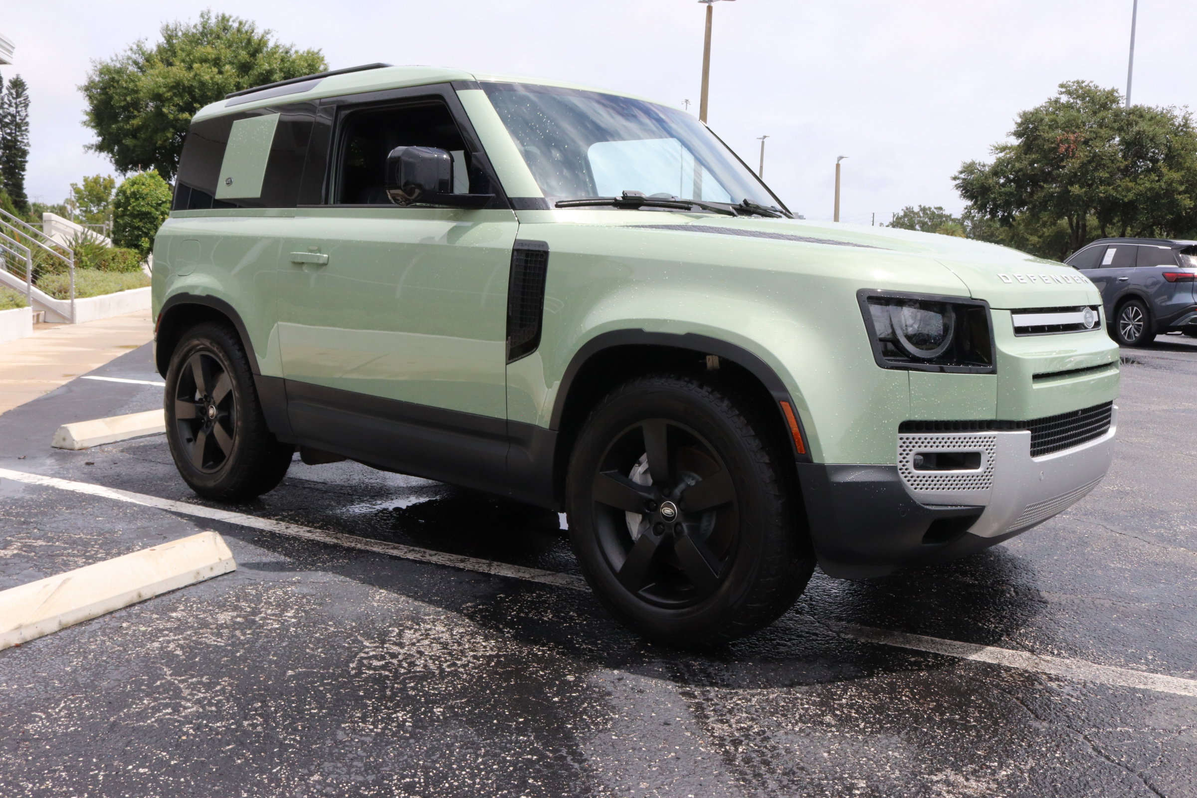 2023 Land Rover Defender photo 6