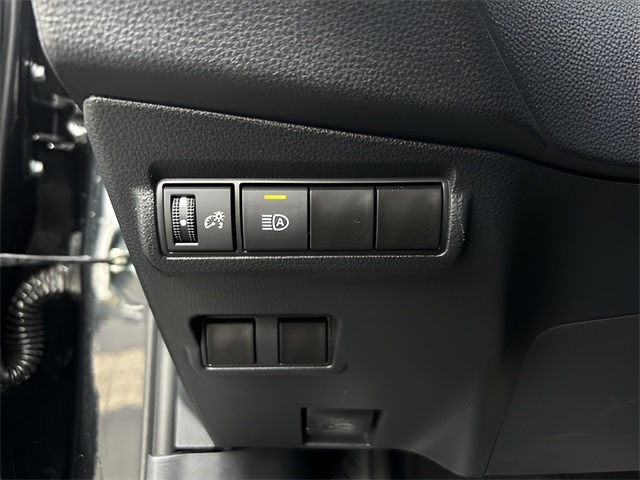 2024 Toyota Corolla Cross LE photo 11