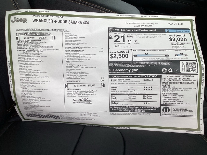 2025 Jeep Wrangler Sahara photo 4