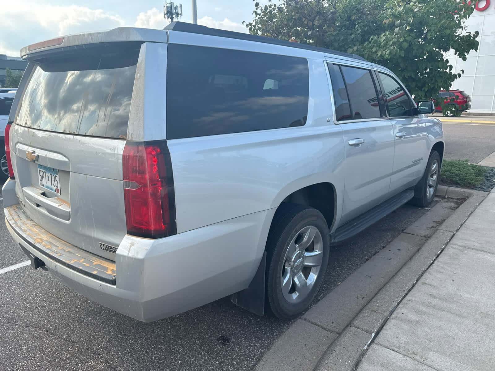 Used 2019 Chevrolet Suburban LT with VIN 1GNSKHKC4KR161143 for sale in Golden Valley, Minnesota