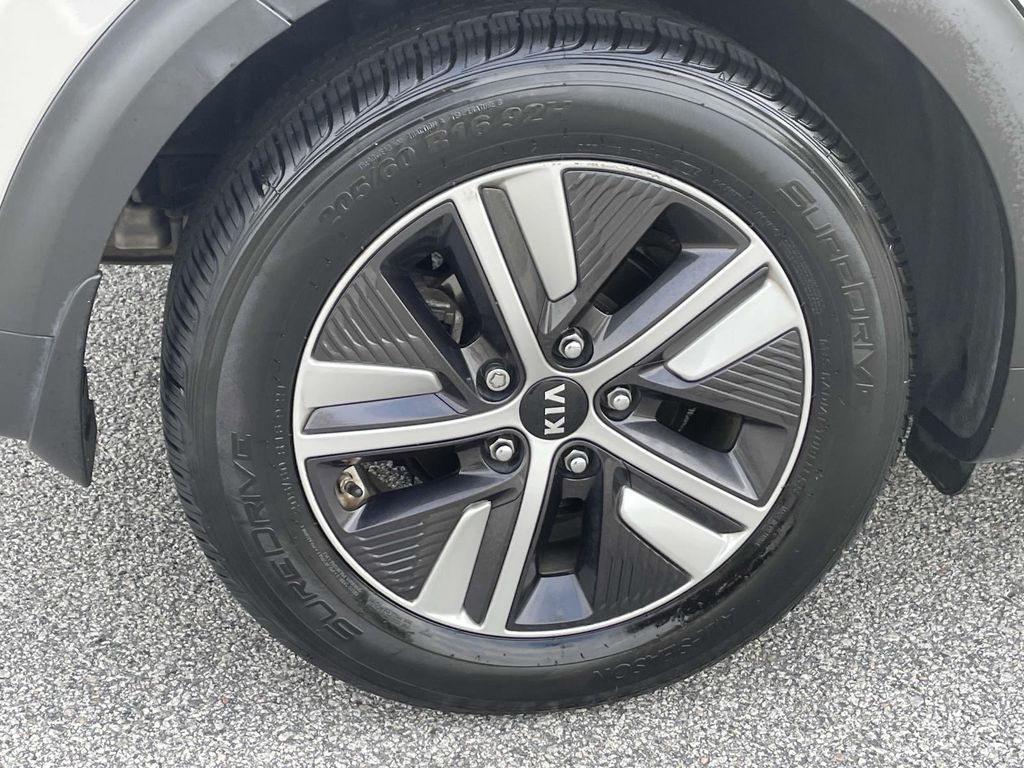 2020 Kia Niro LXS photo 6