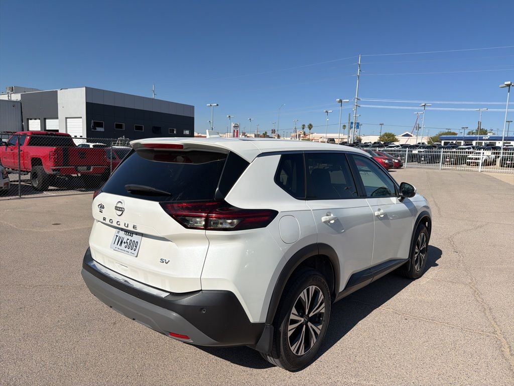 2022 Nissan Rogue SV photo 9