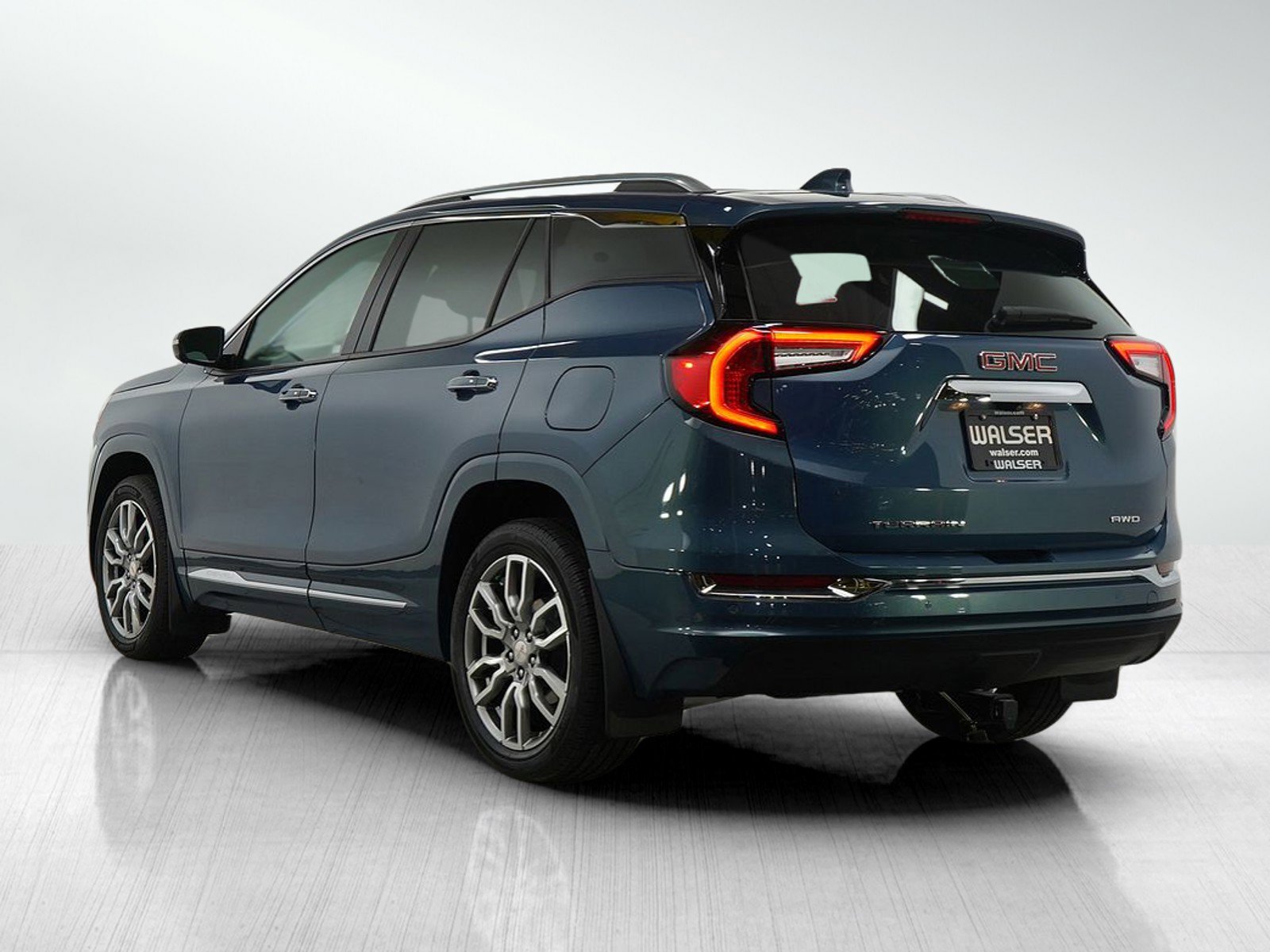 2024 Gmc Terrain Denali photo 2