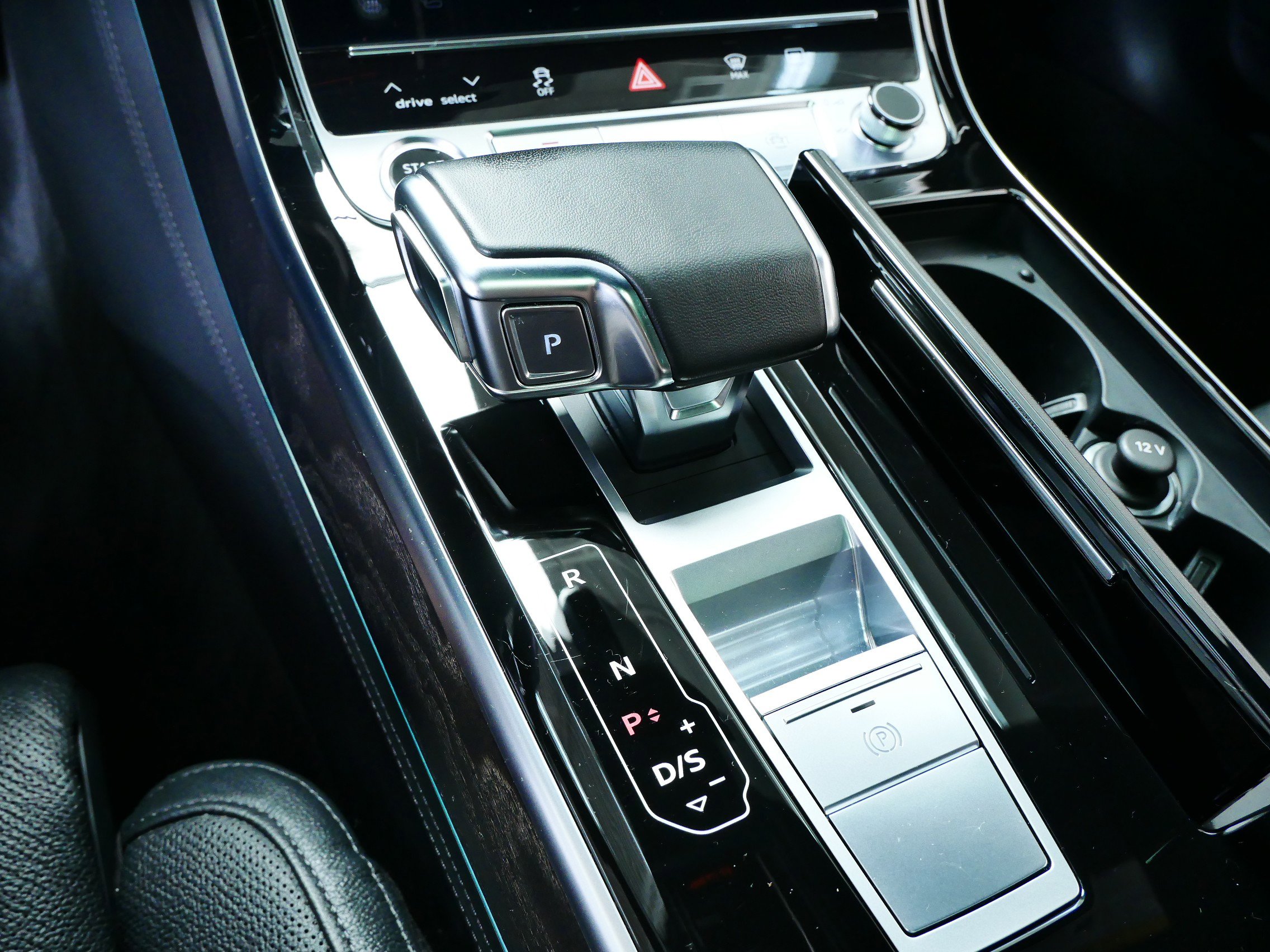2022 Audi A8 L 55 photo 20