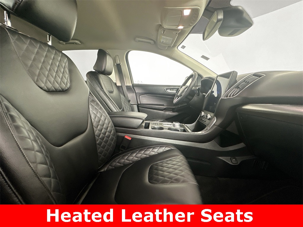 2024 Ford Edge Titanium photo 3