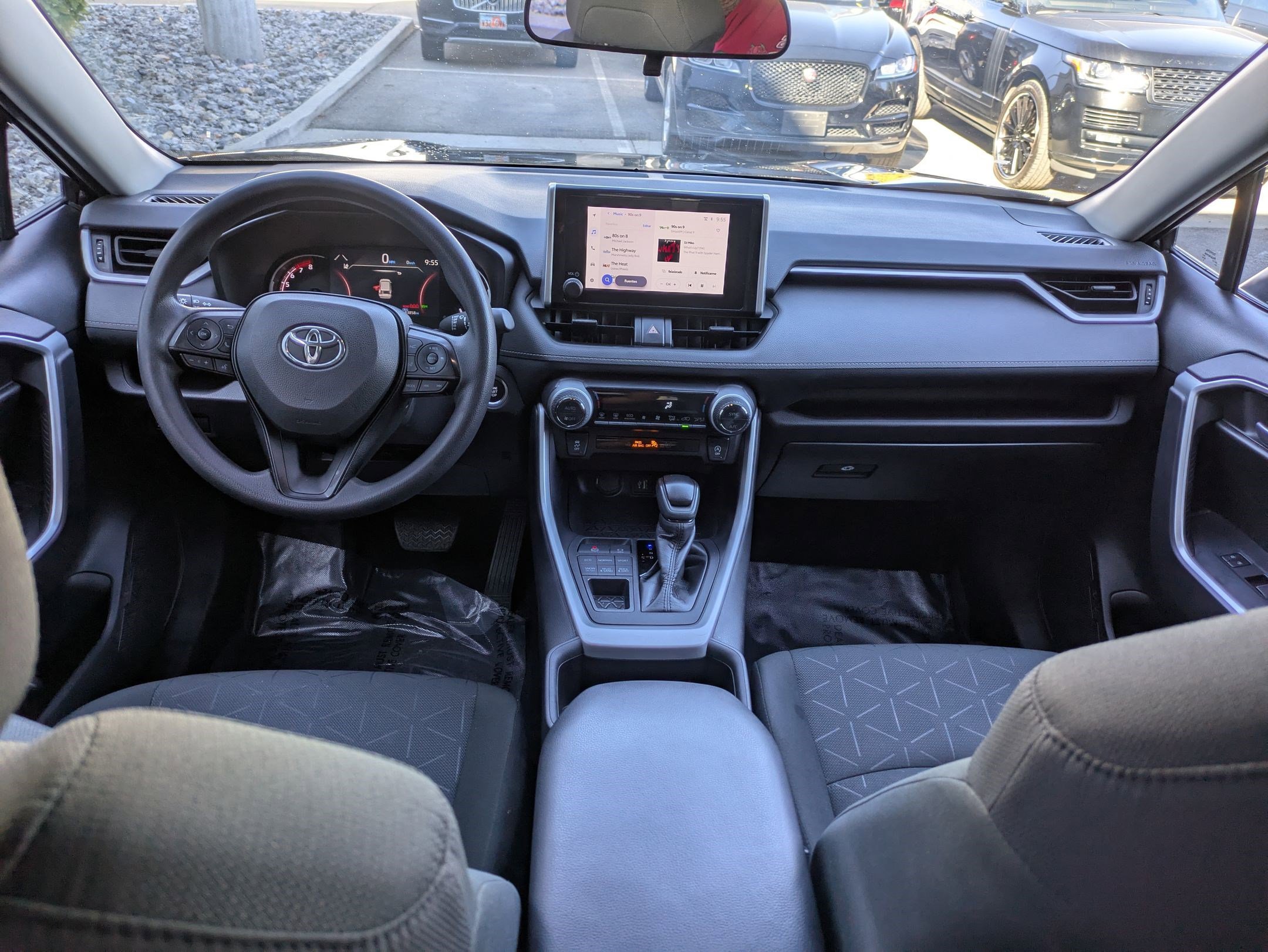 2024 Toyota RAV4 XLE photo 25