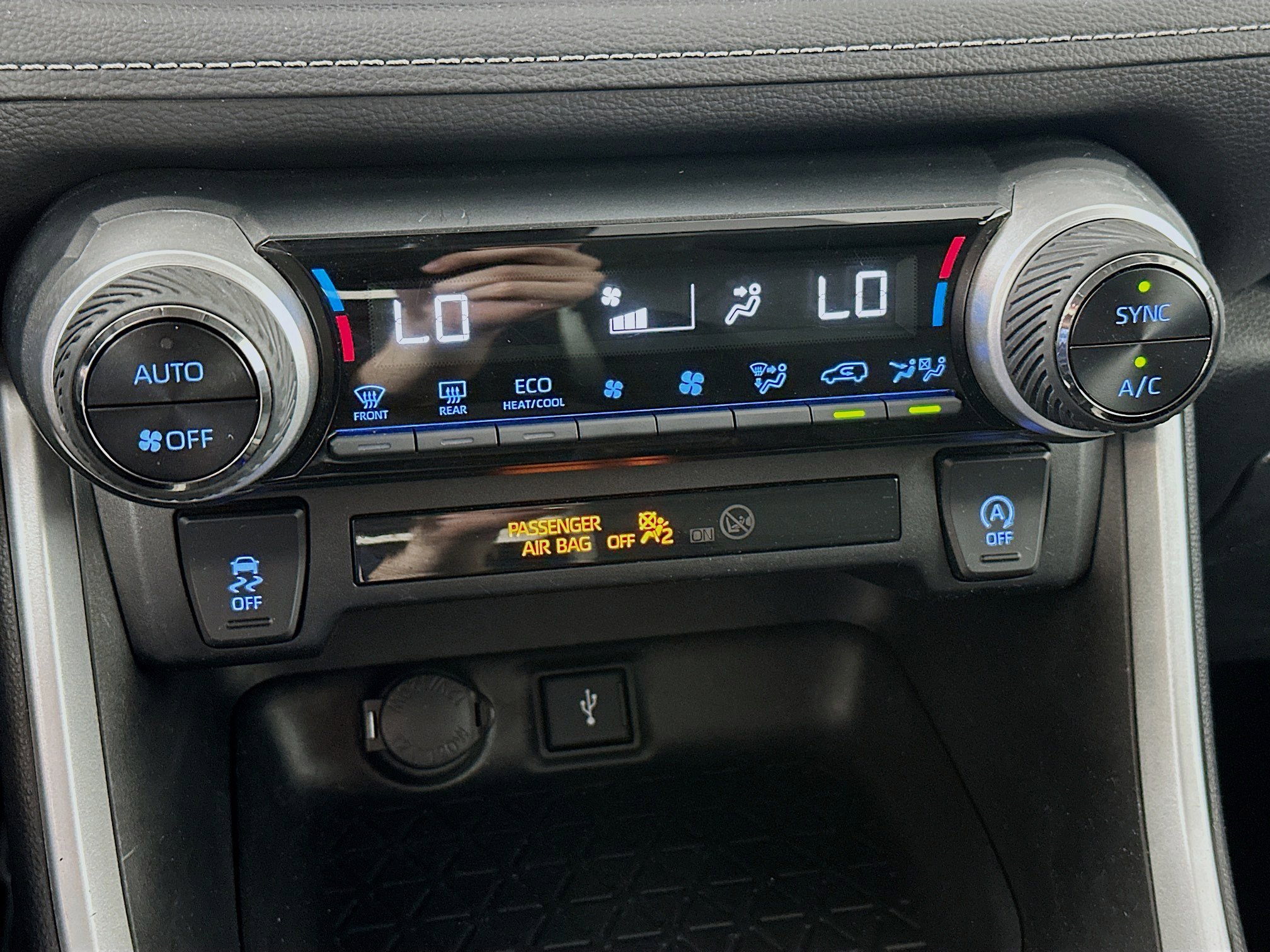 2021 Toyota RAV4 XLE photo 14