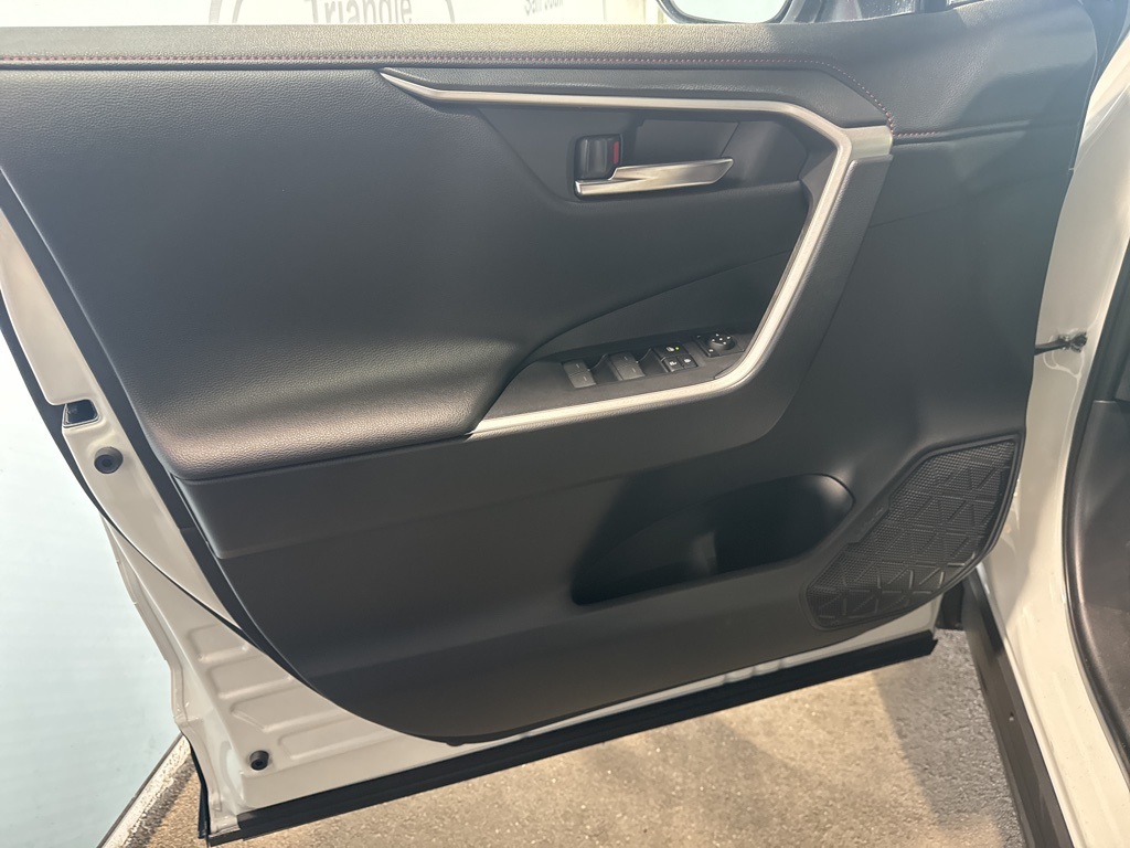2025 Toyota RAV4 Hybrid XSE photo 28
