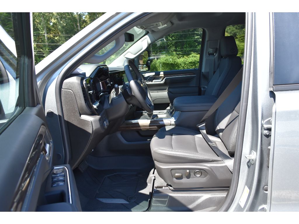 2025 Chevrolet Silverado 1500 LT photo 14