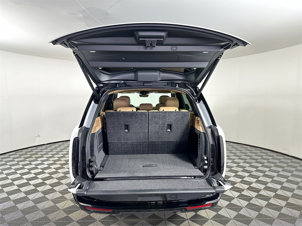 2025 Land Rover Range Rover SE photo 24
