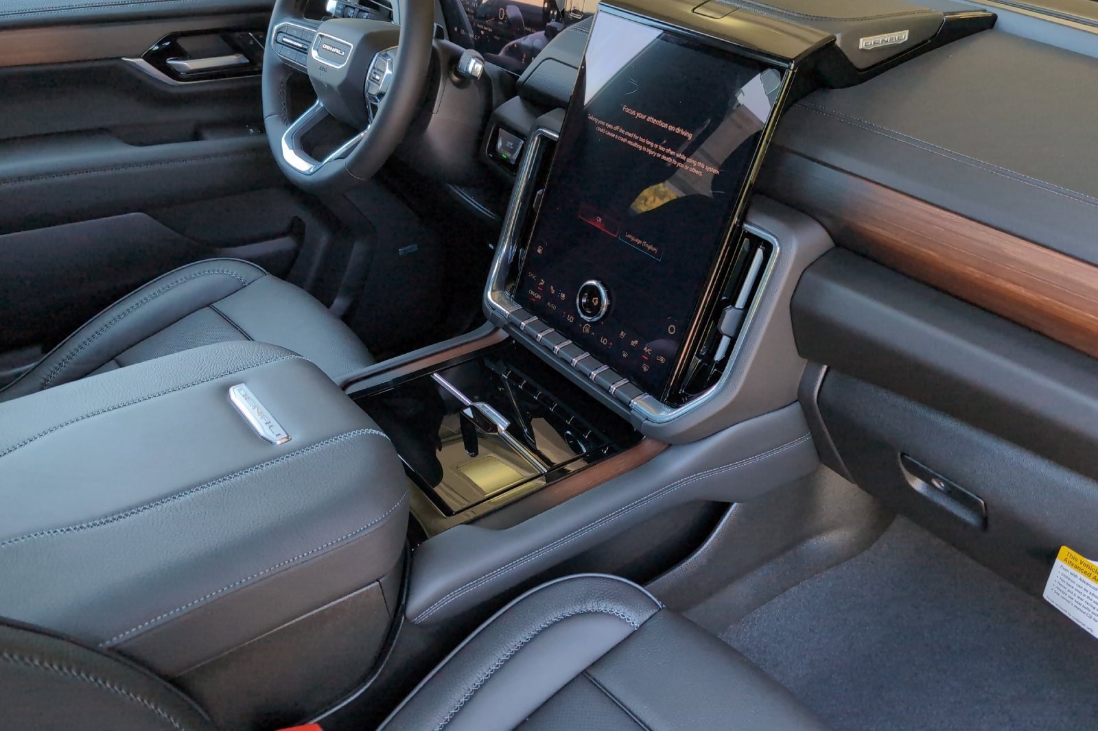 2025 Gmc Yukon Denali photo 18