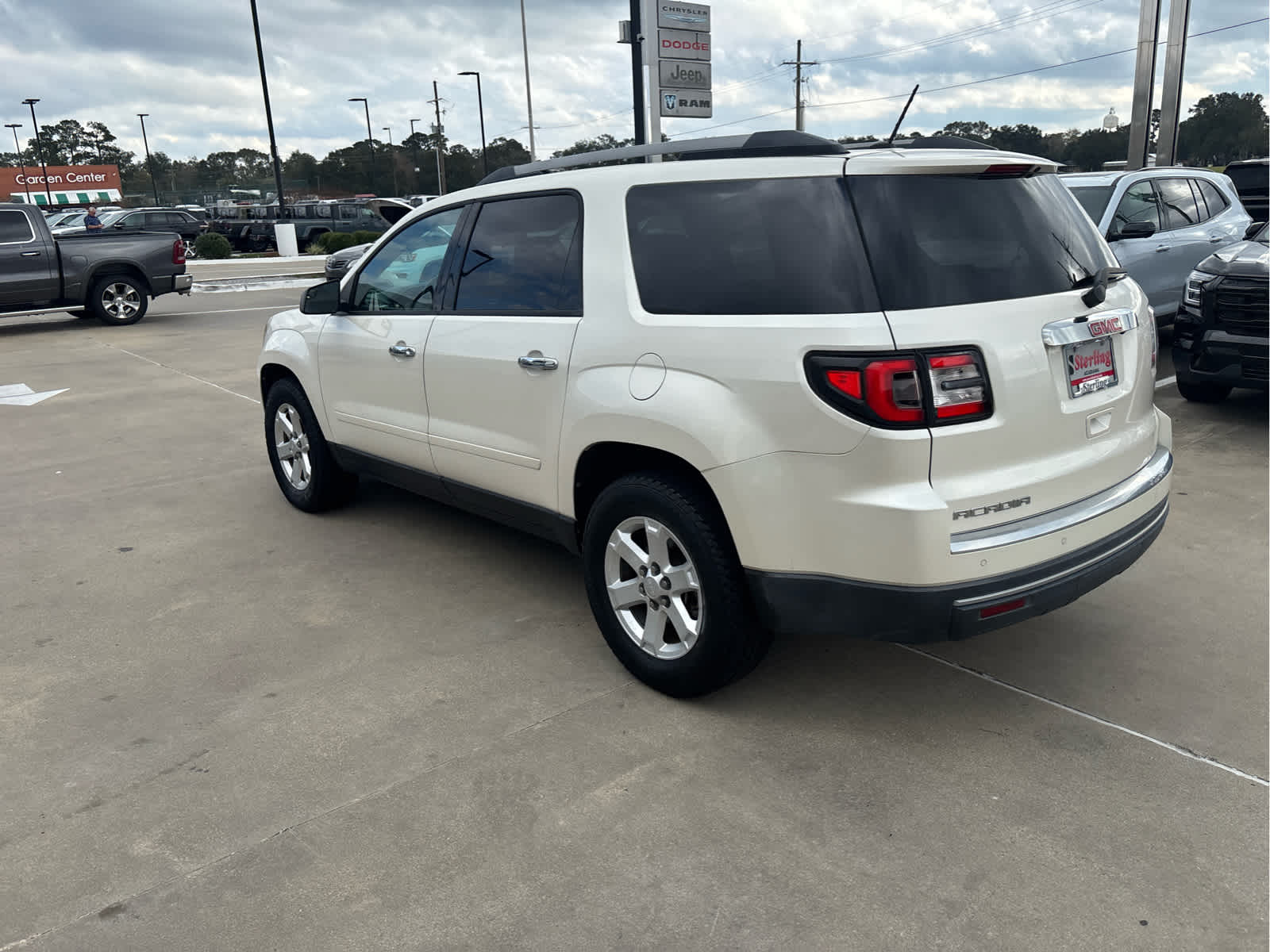 2014 Gmc Acadia SLE photo 2
