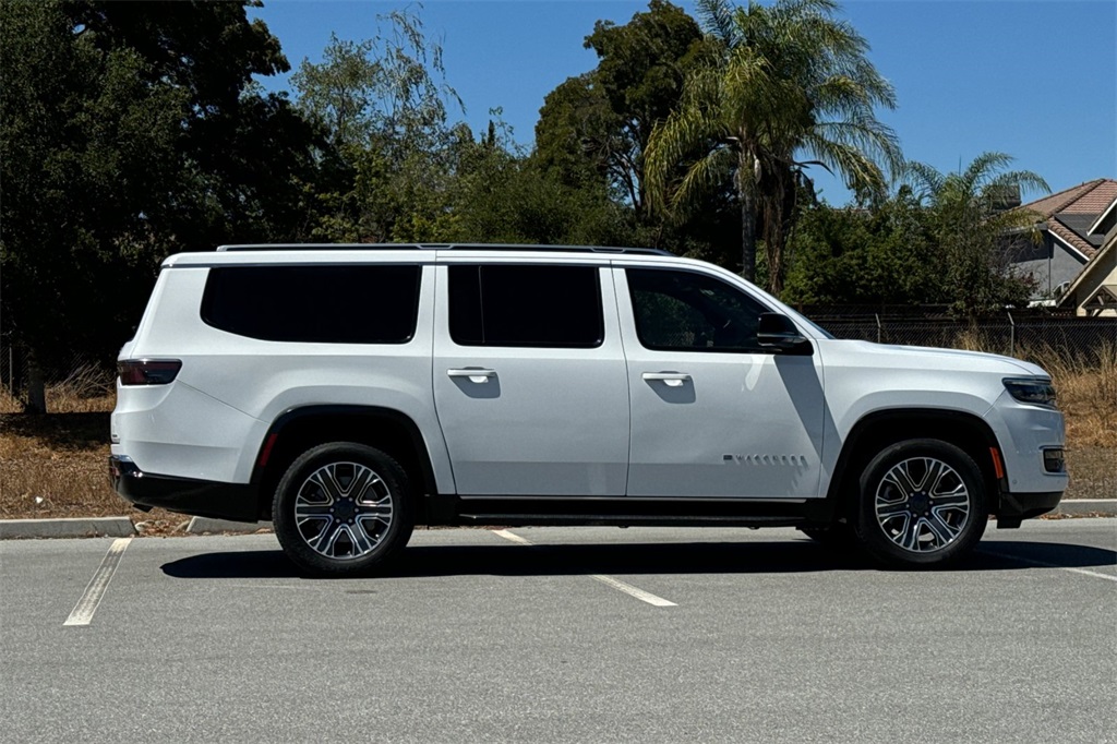 2024 Jeep Wagoneer L Series II photo 3