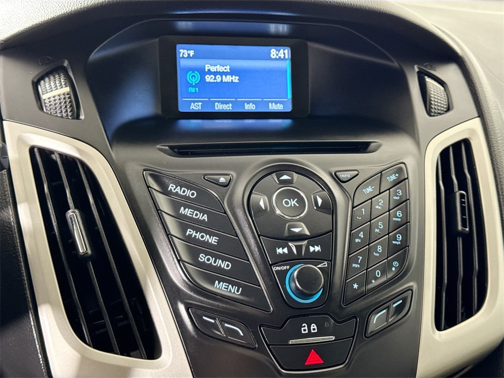 2014 Ford Focus SE photo 23