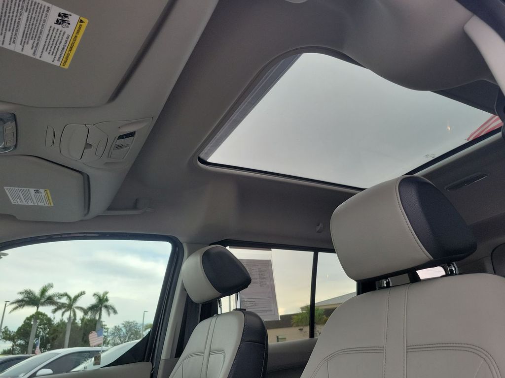 2022 Ford Transit Connect Titanium photo 28