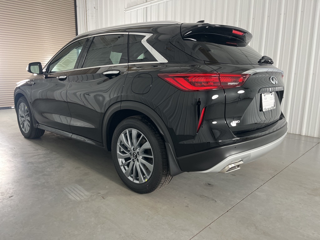 2025 Infiniti QX50 Luxe AWD photo 2