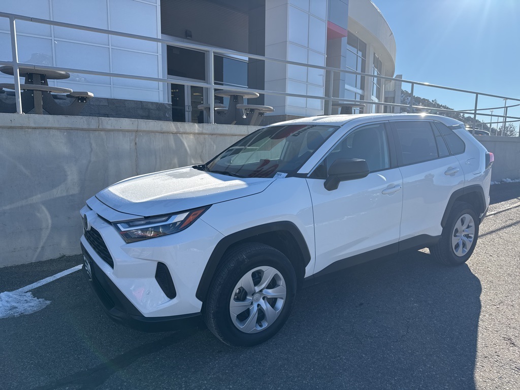 2024 Toyota RAV4 LE's photo