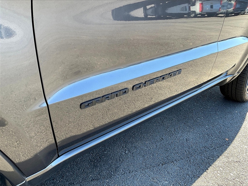 2018 Jeep Grand Cherokee Altitude photo 28