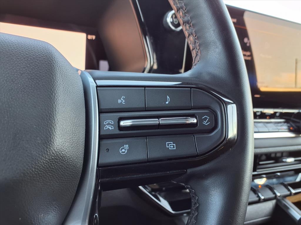 2024 Chevrolet Colorado LT photo 12