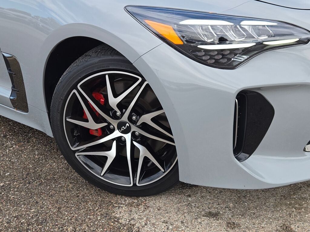 2023 Kia Stinger GT-Line photo 2