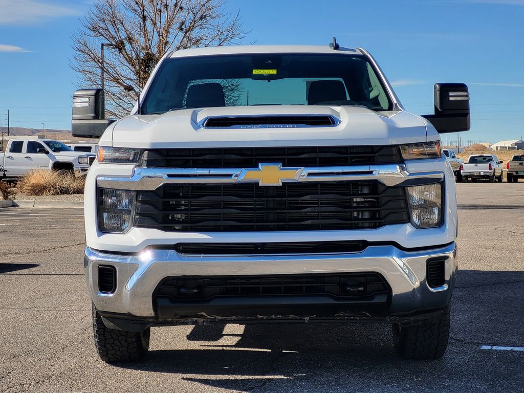2024 Chevrolet Silverado 2500HD LT photo 2