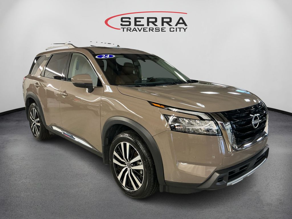 2024 Nissan Pathfinder Platinum photo 3