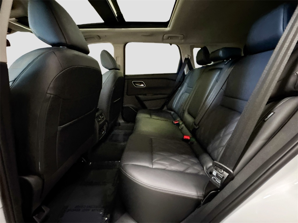 2026 Nissan Rogue Platinum photo 11