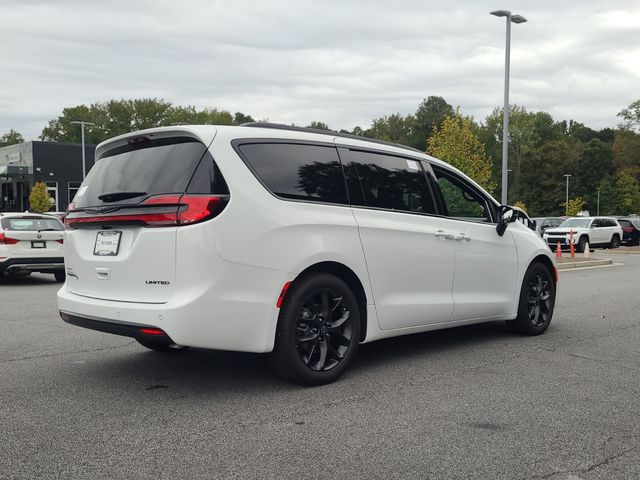 2026 Chrysler Pacifica Limited photo 3
