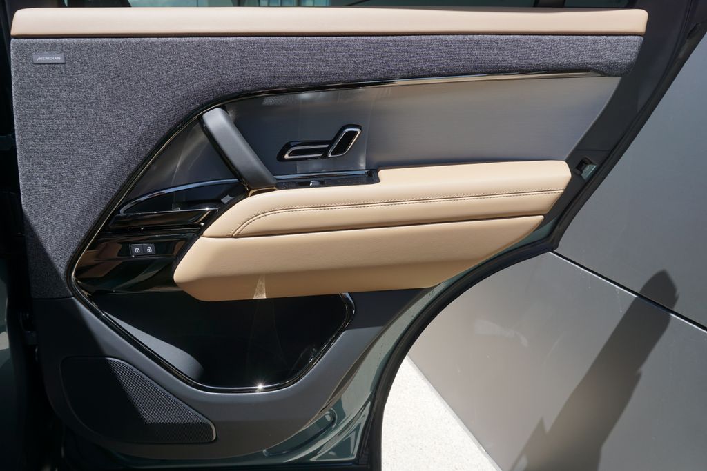 2025 Land Rover Range Rover Sport SE photo 24