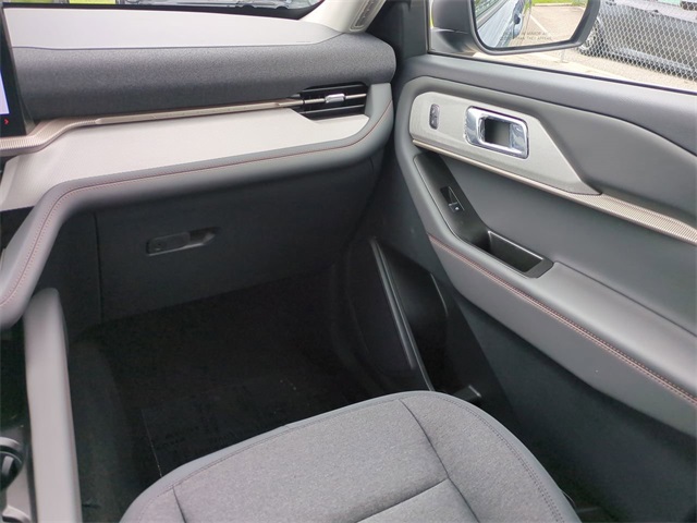 2025 Ford Explorer photo 15