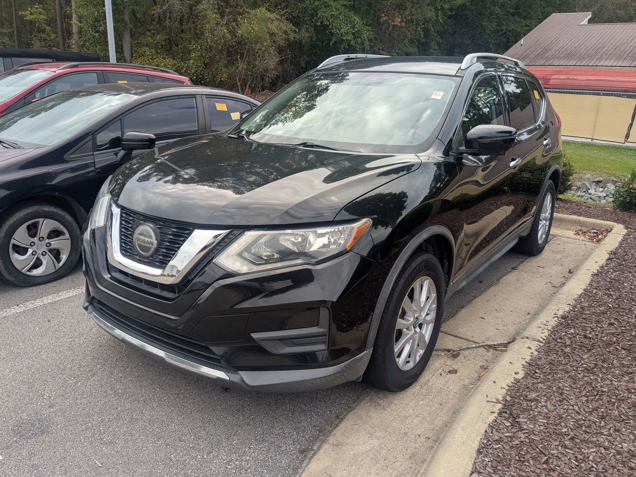 2018 Nissan Rogue SV photo 3