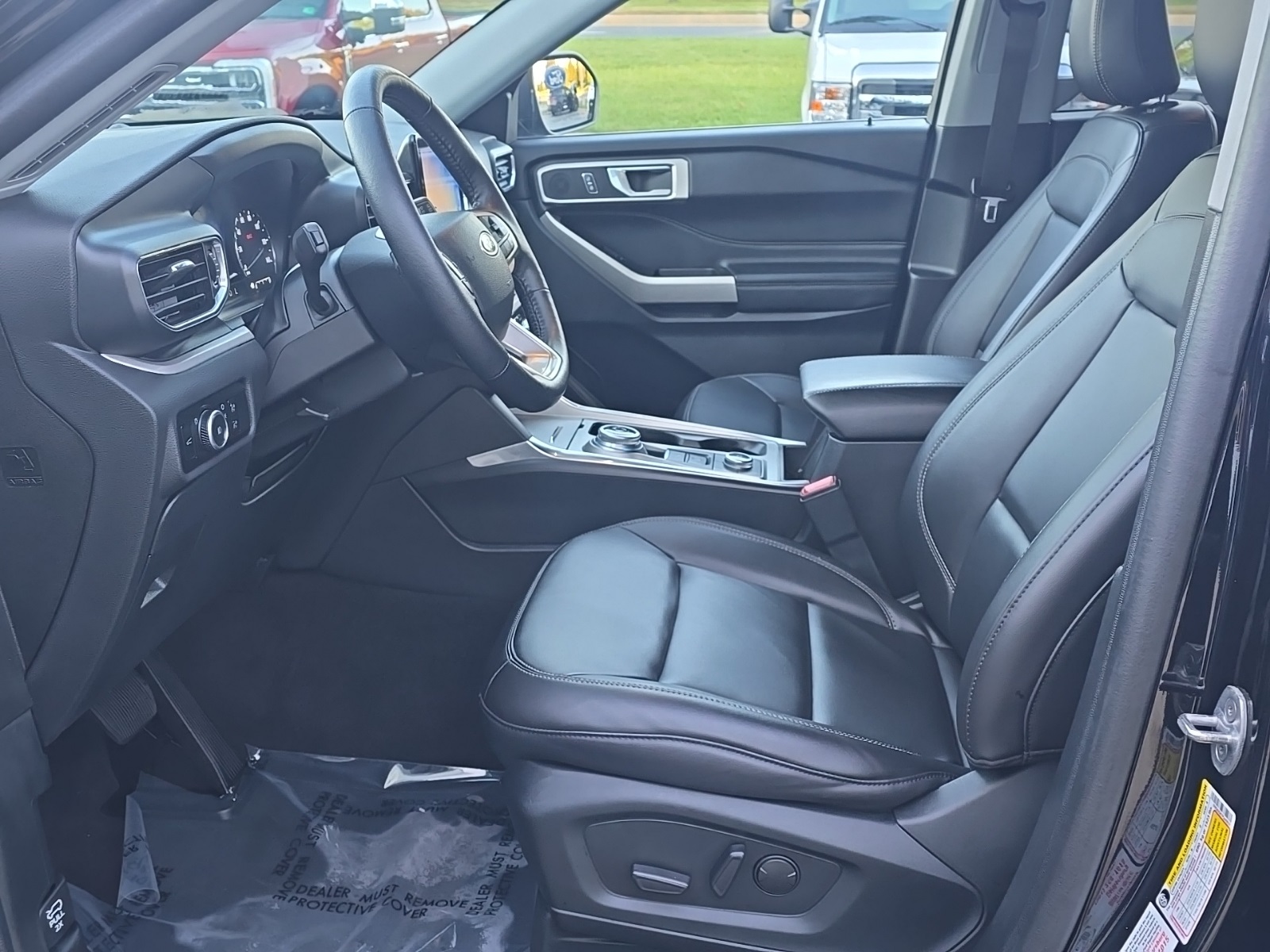 2023 Ford Explorer XLT photo 2