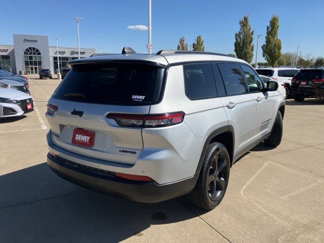 2023 Jeep Grand Cherokee Limited photo 2