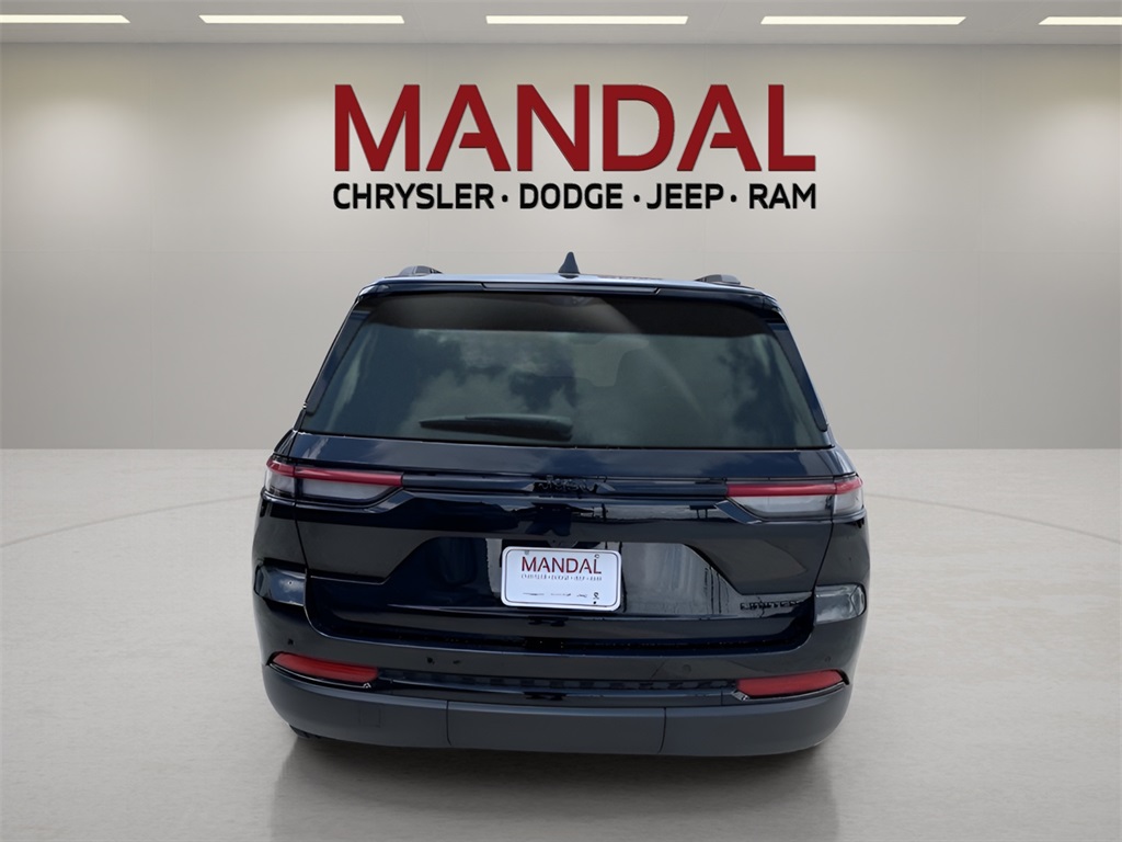 2025 Jeep Grand Cherokee Limited photo 3