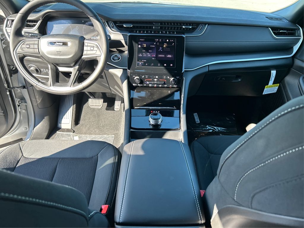 2025 Jeep Grand Cherokee Laredo X photo 17