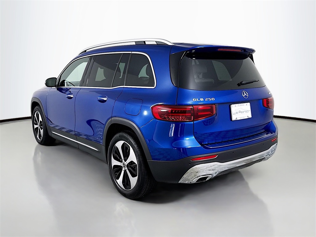 2025 Mercedes Benz GLB 250 4MATIC photo 3