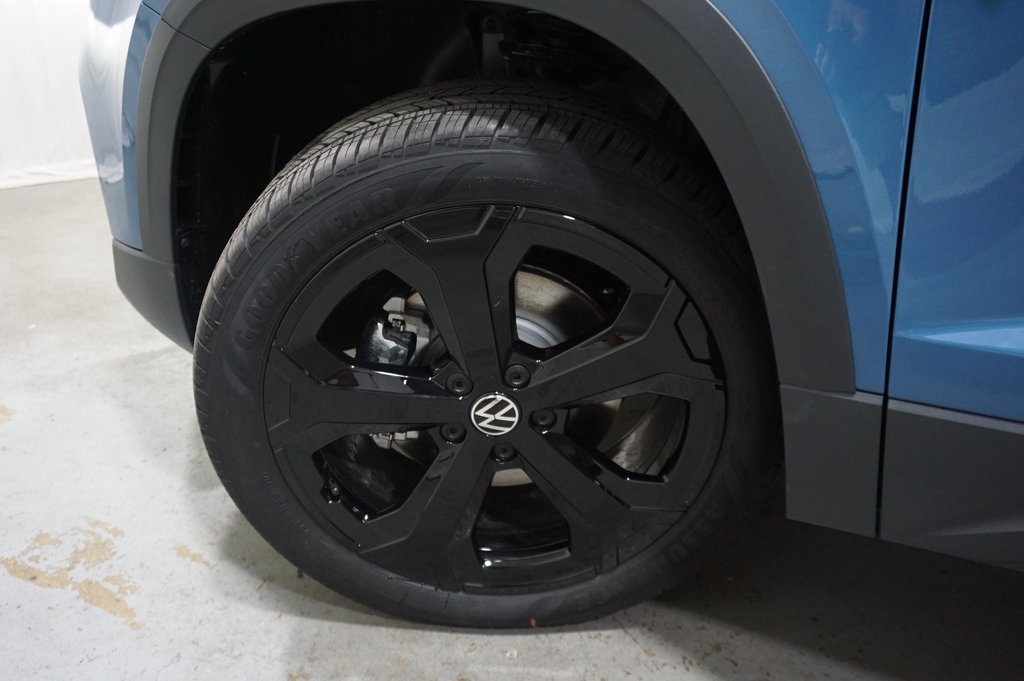 2025 Volkswagen Taos SEL photo 24