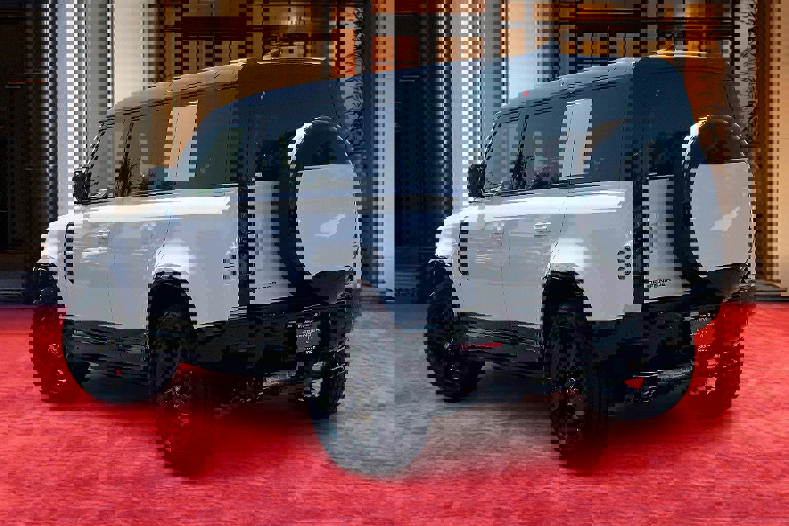 2025 Land Rover Defender 110 V8 photo 3